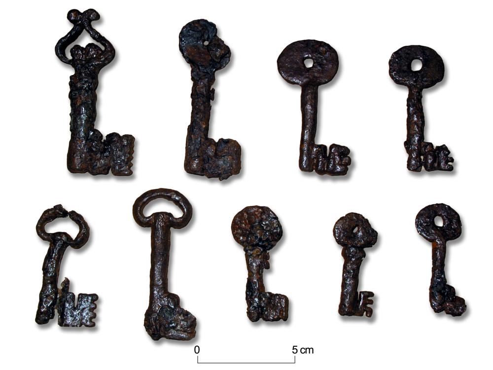 Conjunto de nueve llaves de hierro.